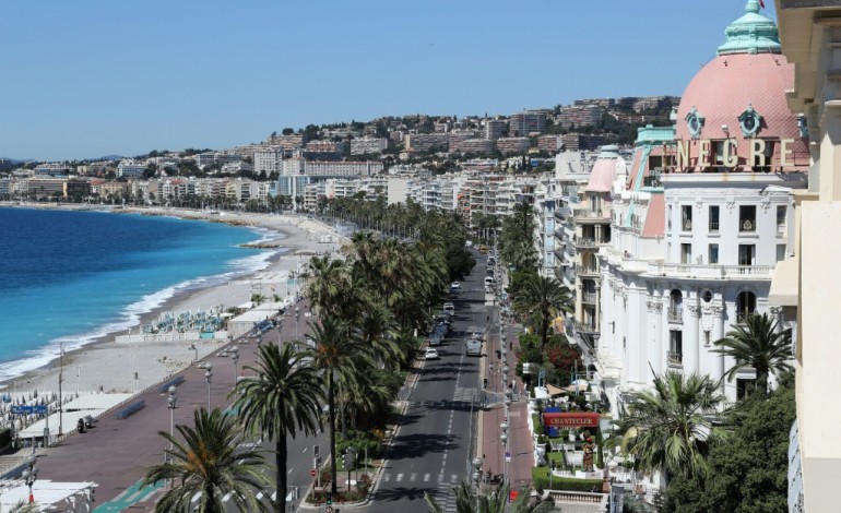 Paris (AFP). La Côte-d'Azur attaquée, nouveau coup dur pour le tourisme en France