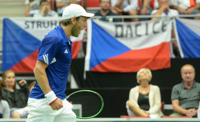 Trinec (République Tchèque) (AFP). Coupe Davis: Pouille égalise pour la France en quarts de finale