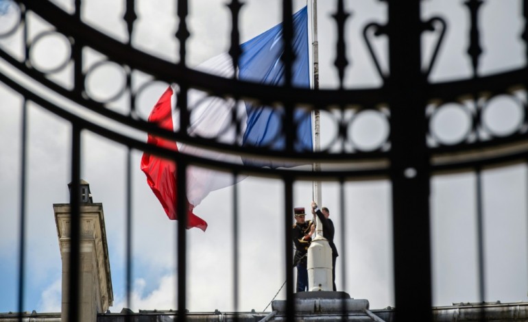 Paris (AFP). Attentat de Nice: probable onde de choc politique avant 2017
