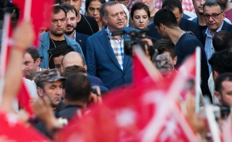 Istanbul (AFP). Turquie: 6.000 personnes en garde à vue, "le ménage continue"
