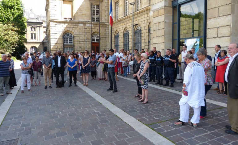 Attentat à Nice : minute de silence en hommage aux victimes à Rouen (vidéo)