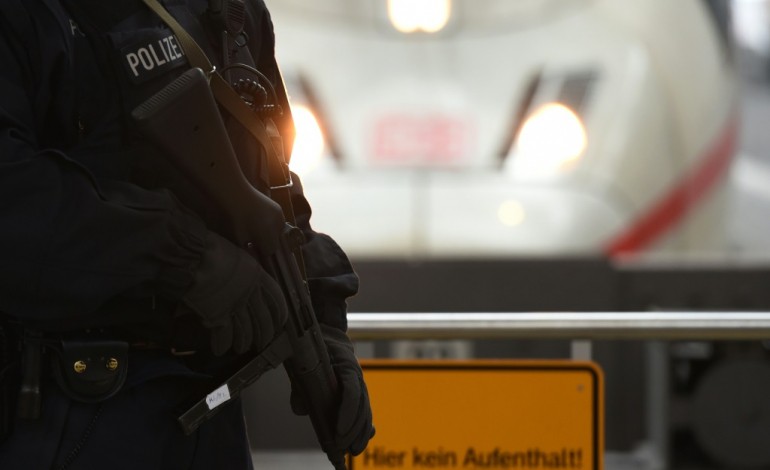 Berlin (AFP). Allemagne: un homme agresse des passagers d'un train à la hache 