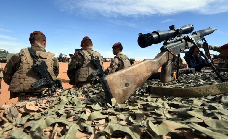 Paris (AFP). Trois militaires français tués en "service commandé" en Libye 