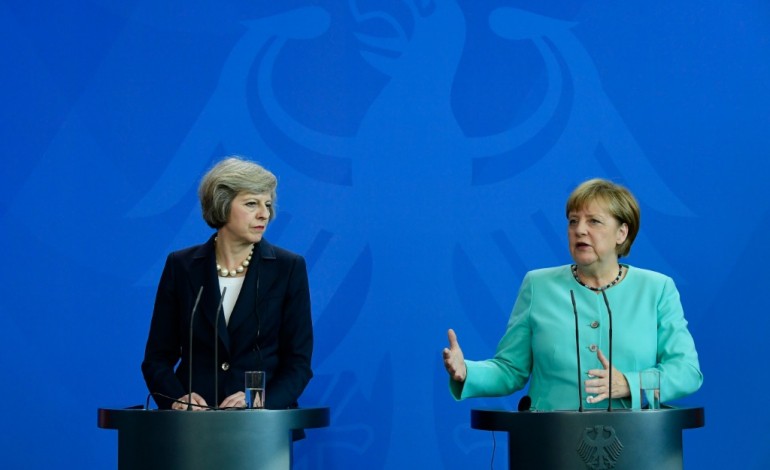 Berlin (AFP). Brexit: Merkel prête à attendre que Londres ait une position "bien définie"