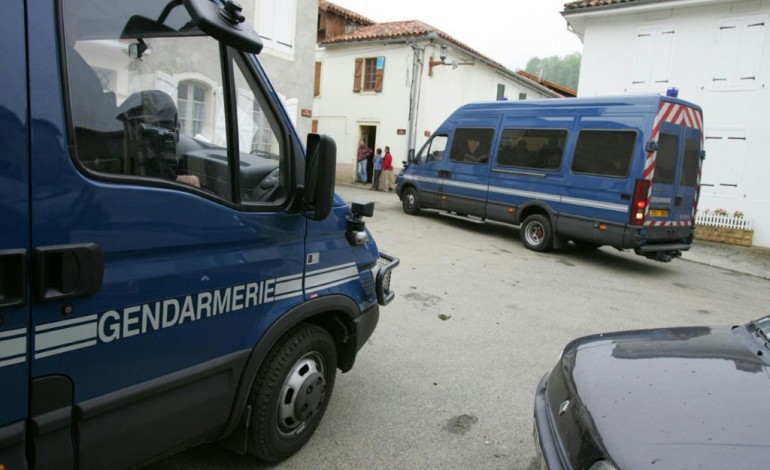 Beaumont-sur-Oise (France) (AFP). Val d'Oise: deuxième nuit de violences, neuf interpellations