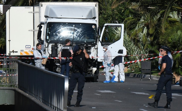 Paris (AFP). Attentat de Nice: cinq suspects présentés à la justice, la polémique politique relancée