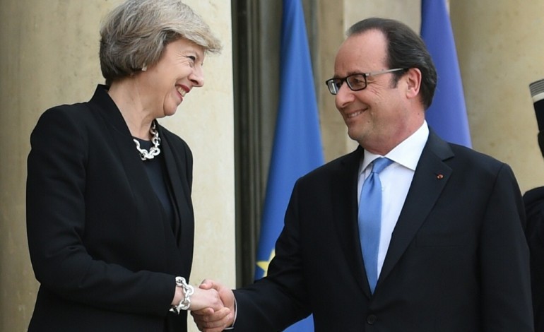 Paris (AFP). Brexit: Hollande d'accord pour laisser le temps à May de "préparer" la négociation 