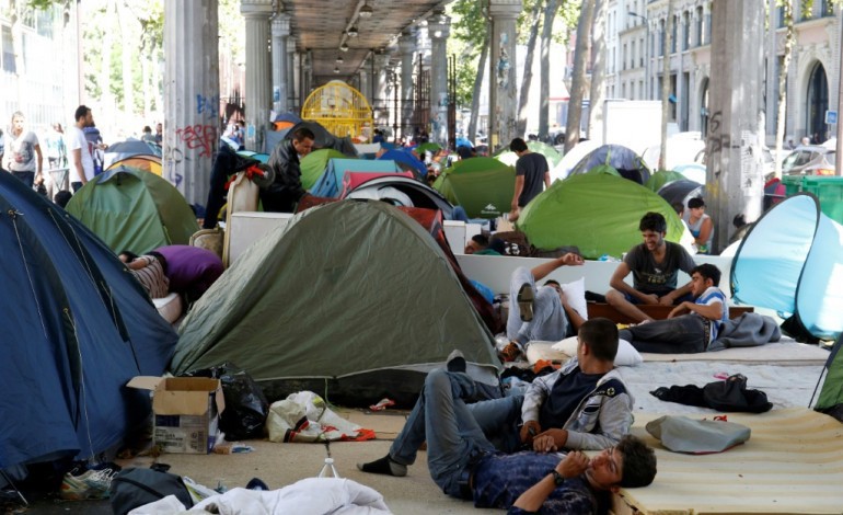 Paris (AFP). Paris: évacuation d'un campement de plus d'un millier de migrants 