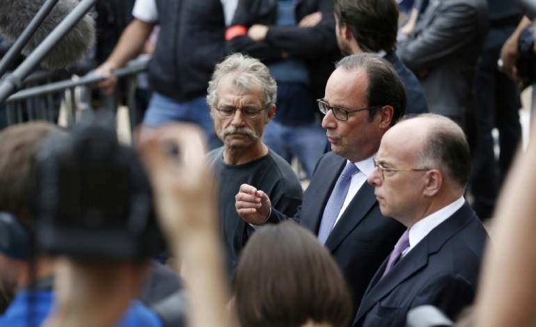 Saint-Etienne-du-Rouvray (France) (AFP). Hollande promet une guerre mené par tous les moyens contre l'EI