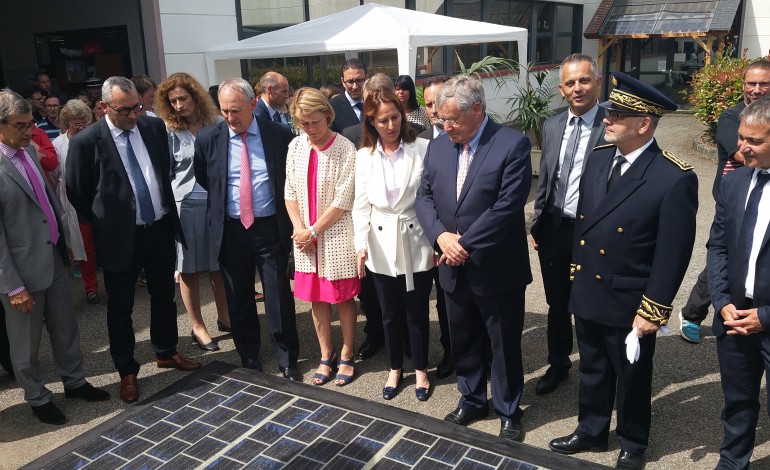 Normandie. Ségolène Royal inaugure la fabrication de routes solaires