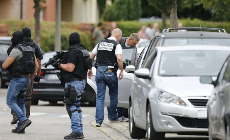 Saint-Etienne-du-Rouvray (France) (AFP). Prêtre égorgé: les meurtriers se sont "enregistrés" 