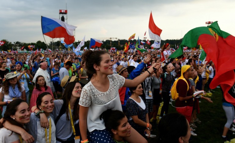 Cracovie (Pologne) (AFP). JMJ: le pape s'envole pour la Pologne dans une ambiance assombrie