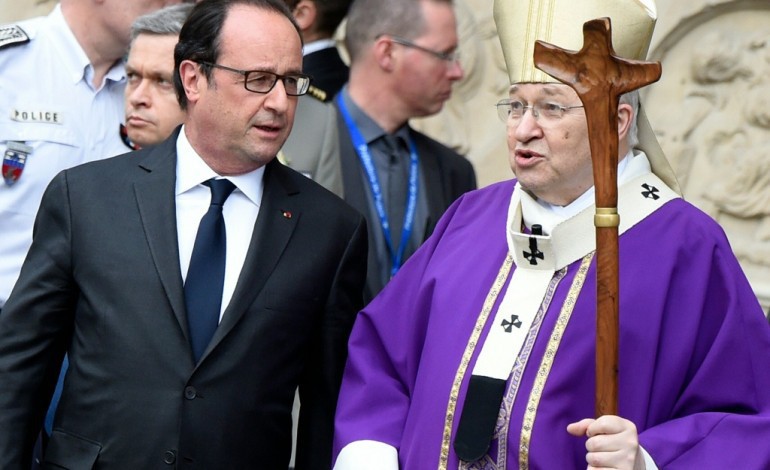Saint-Etienne-du-Rouvray (France) (AFP). Prêtre assassiné: hommage à Notre-Dame, l'EI diffuse une video des assassins