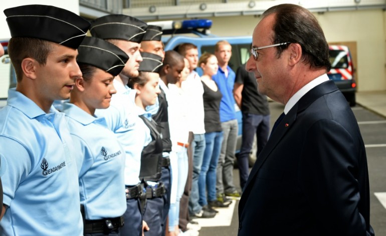 Paris (AFP). Hollande officialise la constitution d'une Garde nationale