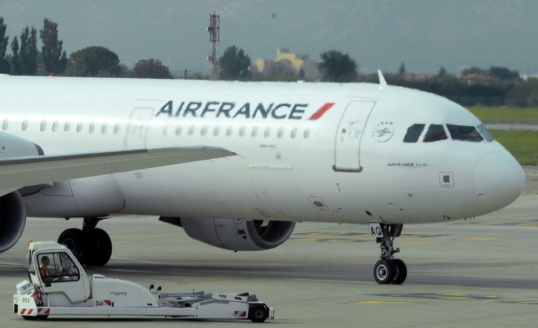 Paris (AFP). Grève Air France: 139 long et moyen-courriers annulés vendredi matin à Roissy 