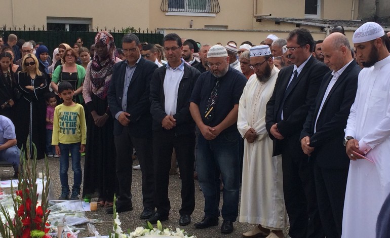Saint-Etienne-du-Rouvray : moment de communion entre musulmans et chrétiens