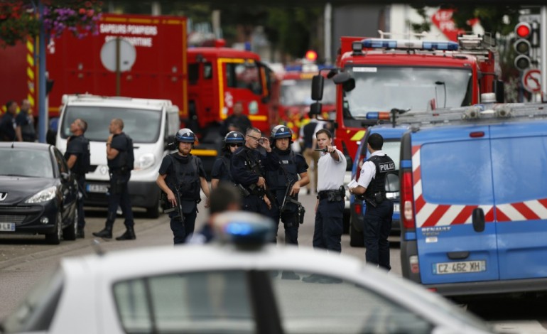Attentat à Saint-Etienne-du-Rouvray: deux gardes à vue toujours en cours, une garde à vue levée
