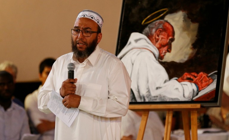 Prêtre assassiné : les musulmans se joignent aux prières des catholiques à Saint-Etienne-du-Rouvray