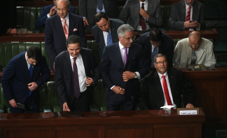 Tunis (AFP). Tunisie: le Parlement retire sa confiance au gouvernement 