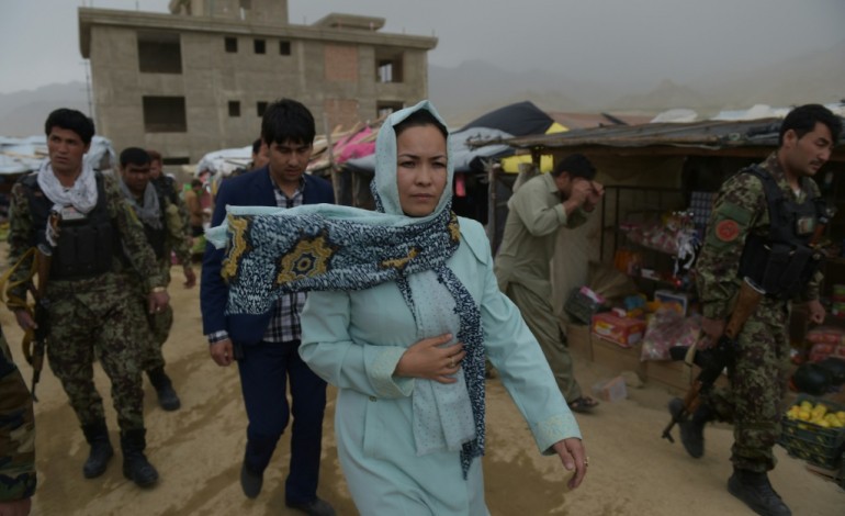 Nili (Afghanistan) (AFP). En Afghanistan, être femme et gouverneure dans un monde d'hommes