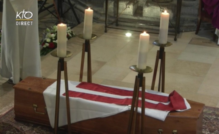 Obsèques du père Hamel à Rouen : des milliers de personnes pour dire adieu