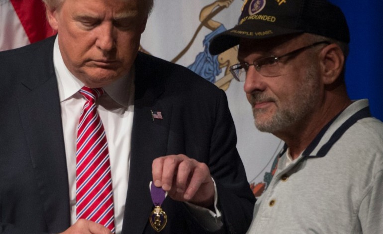 Ashburn (Etats-Unis) (AFP). Etats-Unis: nouvelle polémique de Trump, autour d'une décoration militaire
