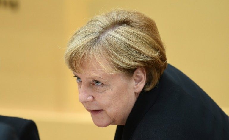 Berlin (AFP). La politique de Merkel sur les réfugiés fait chuter sa popularité
