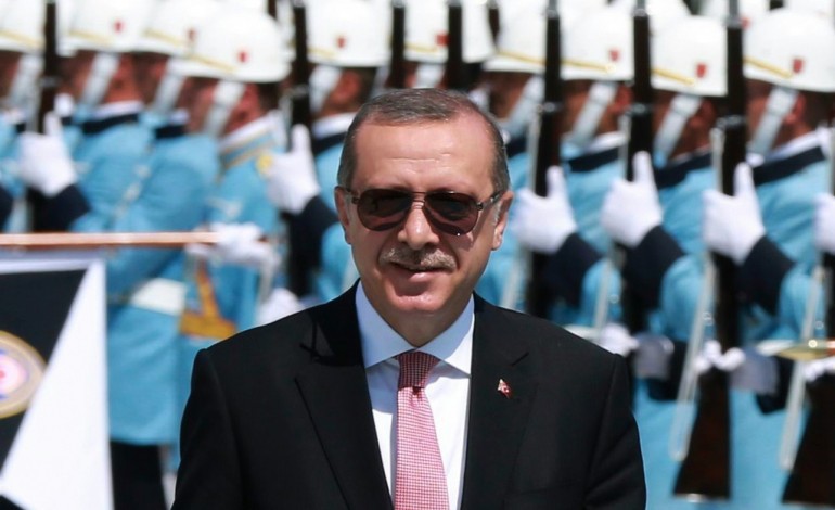 Istanbul (AFP). Turquie: le parti d'Erdogan étend la purge jusque dans ses rangs 