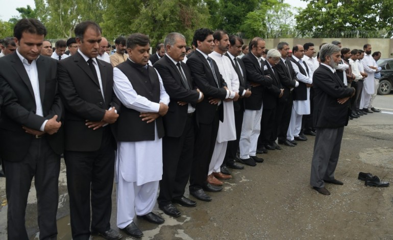 Quetta (Pakistan) (AFP). Pakistan: grève et deuil après un attentat suicide contre des avocats