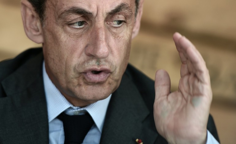 Paris (AFP). Sarkozy: "Les barbares nous attaquent" parce qu'ils "croient que nous sommes faibles"