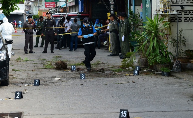 Hua Hin (Thaïlande) (AFP). Thaïlande: au lendemain des attentats, la junte recherche des suspects 