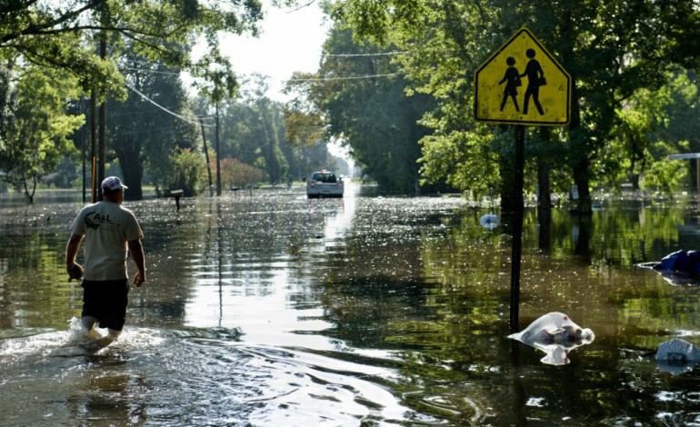 Gonzales (Etats-Unis) (AFP). La Louisiane en partie sous les eaux: au moins onze morts, 40.000 maisons affectées