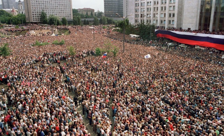 Moscou (AFP). Il y a 25 ans à Moscou, un putsch manqué sonnait le glas de l'URSS