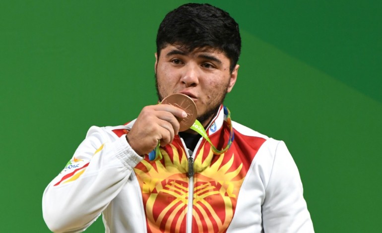 Rio de Janeiro (AFP). JO-2016: L'haltérophile kirghize Artykov, premier médaillé exclu pour dopage