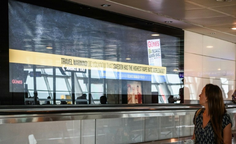 Istanbul (AFP). "La Suède pays du viol", proclame un bandeau à l'aéroport d'Istanbul