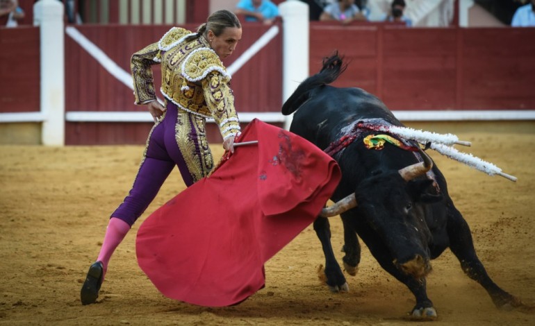 Cuenca (Espagne) (AFP). Réapparition triomphale de la torera espagnole Cristina Sánchez 