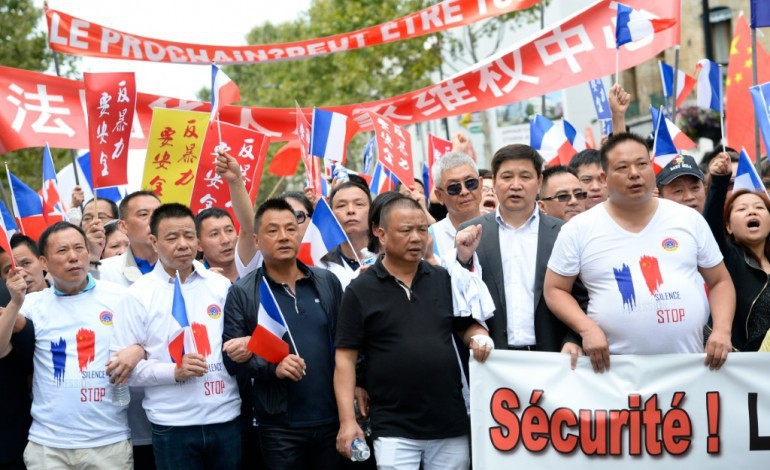 Aubervilliers (AFP). Excédés par les violences, des Chinois défilent pour demander la protection de l'Etat