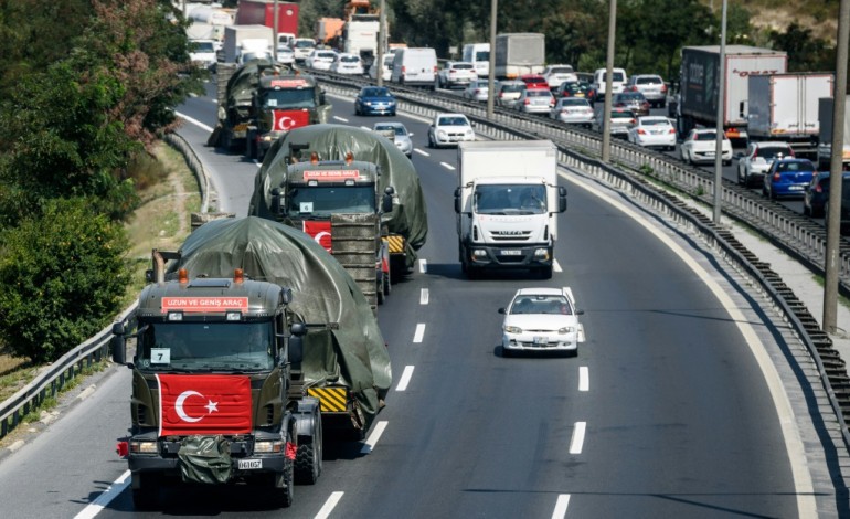 Istanbul (AFP). Après le putsch manqué, les chars quittent Istanbul et Ankara