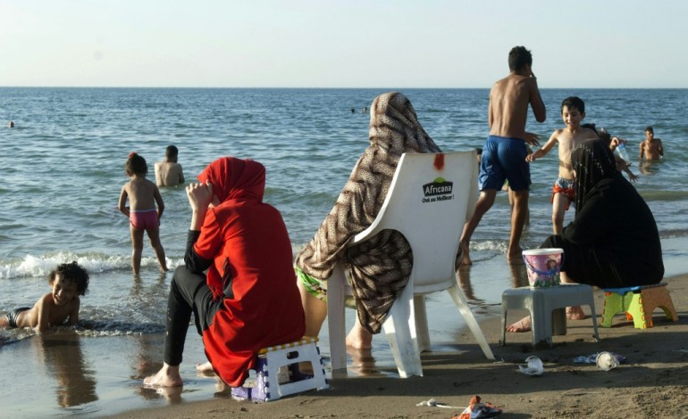 Alger (AFP). Le burkini ne fait guère de vagues en Afrique du nord