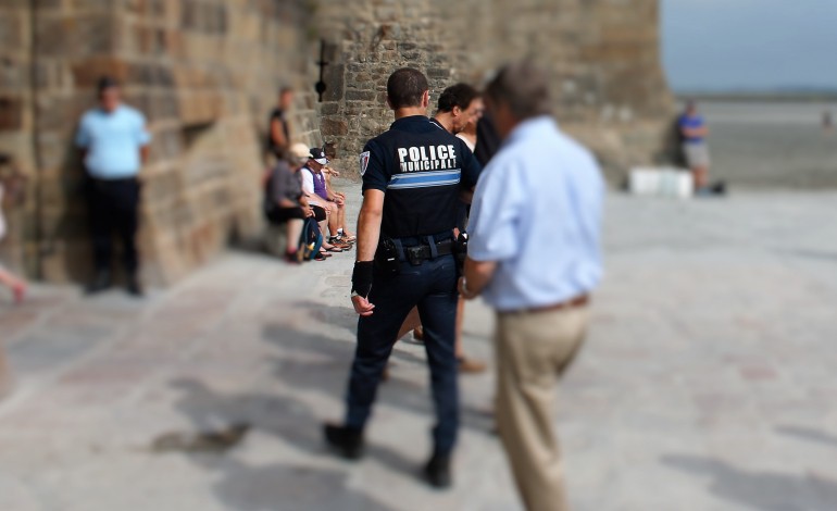 Sécurité : des armes pour la police municipale du Mont-Saint-Michel