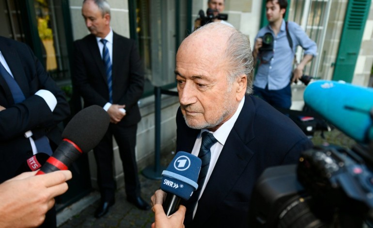 Lausanne (AFP). Fifa: Blatter joue son dernier match sous les yeux de Platini
