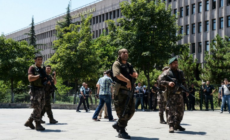 Istanbul (AFP). Turquie: attaque à la voiture piégée contre la police 