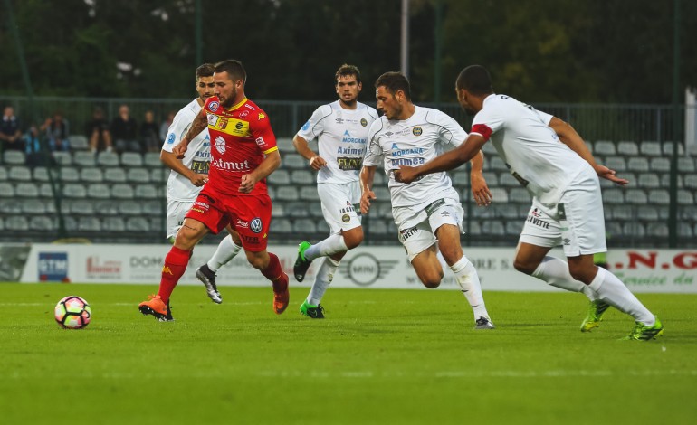 Football: Quevilly Rouen Métropole revient de Pau avec le match nul