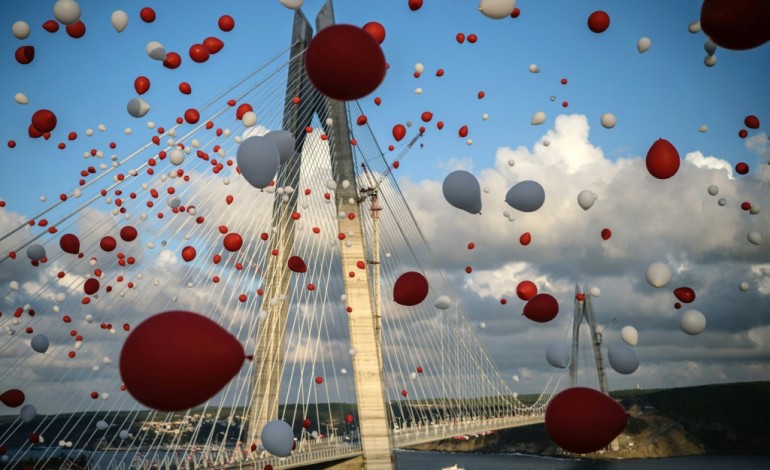 Istanbul (AFP). Erdogan inaugure un pont sur le Bosphore, rêve d'une "nouvelle Turquie" 
