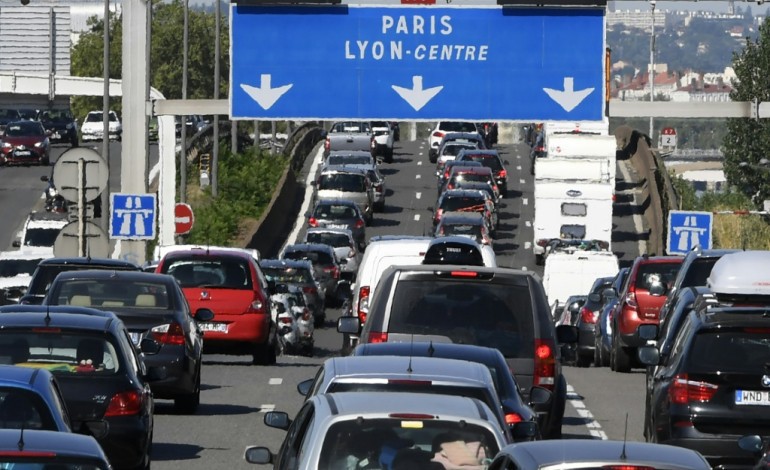 Lyon (AFP). Jusqu'à 470 km de bouchons sur les routes et dans la chaleur