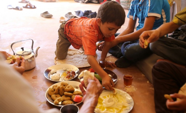 Hrajela (Syrie) (AFP). Après le siège, les enfants syriens de Daraya découvrent biscuits et glaces