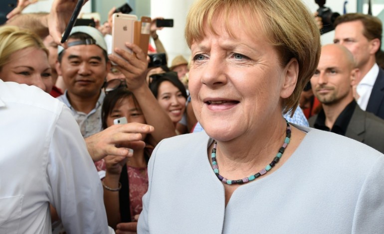 Berlin (AFP). Merkel juge inacceptable le refus d'accueillir des réfugiés musulmans