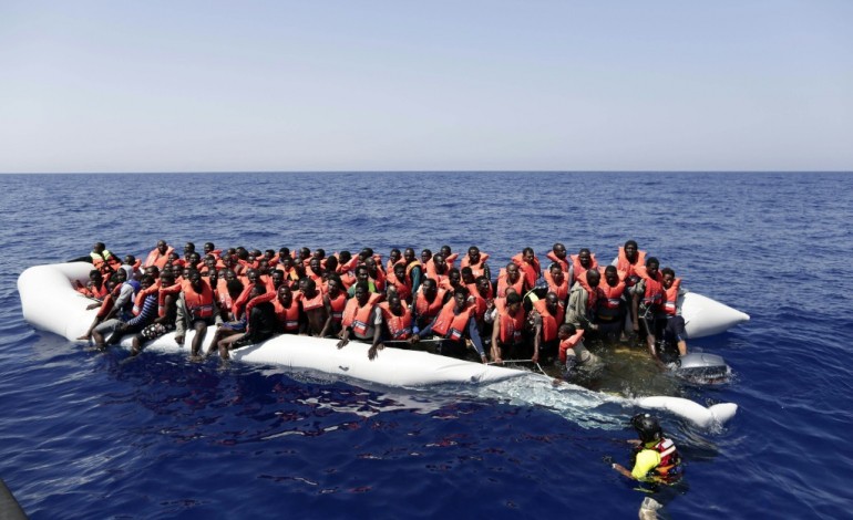 Rome (AFP). 6.500 migrants secourus au large de la Libye, nouvelle affluence record attendue mardi