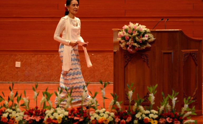 Naypyidaw (Birmanie) (AFP). Pourparlers de paix en Birmanie: Suu Kyi promet un Etat fédéral