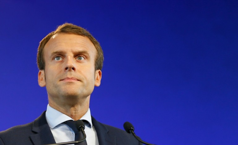 Paris (AFP). Macron verra "en temps voulu" la question de sa candidature